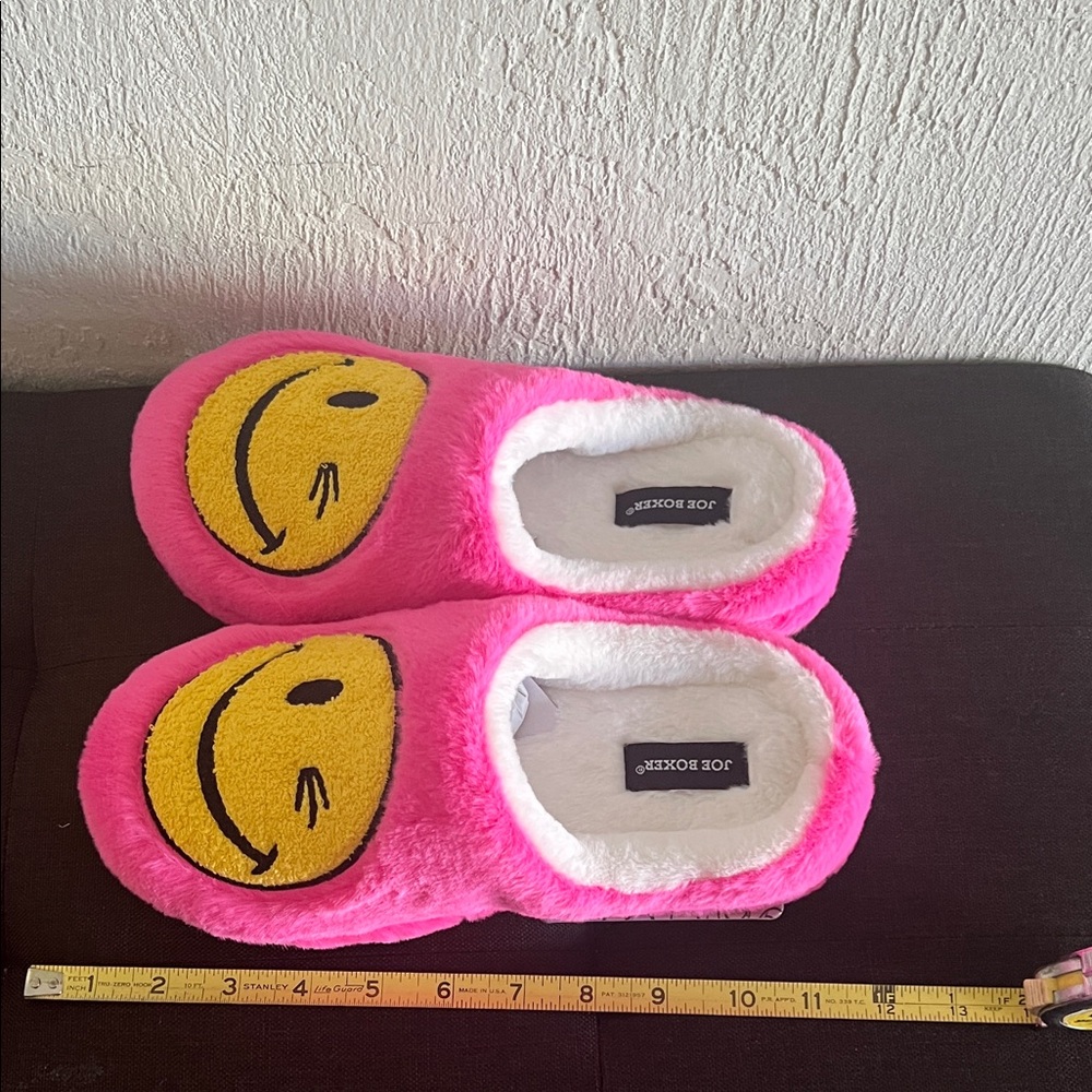 #1124+ Pink Smiley Face Slippers - Picture 5 of 11